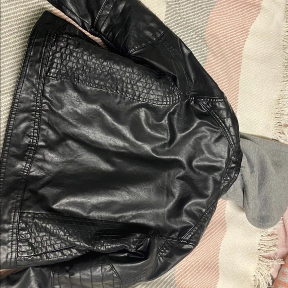 COPY - H&M boys faux leather coat 6/7 - Picture 3 of 4